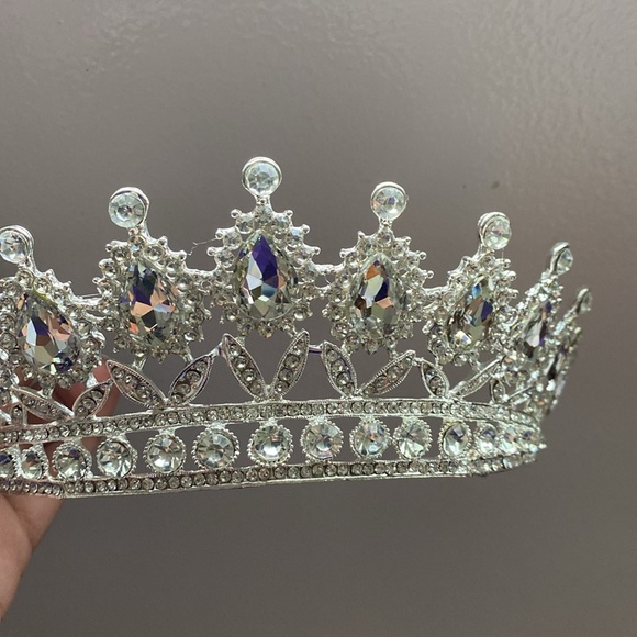 2/$25 Brand new Tiara with earrings. - Picture 4 of 6